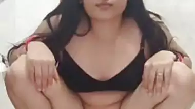 Young bhabhi pissing video with standing fingering