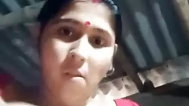 Boudi Bibastra MMS Showing Big boobs and Pussy