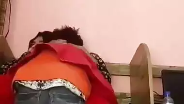 Kashmiri girl fucks in the internet cafe in desi porn