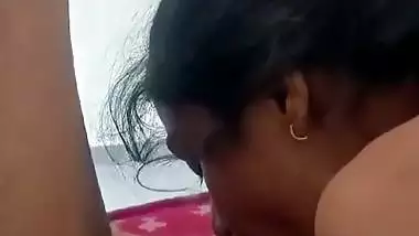 Lover makes his GF suck his dick in the Tamil sex video
