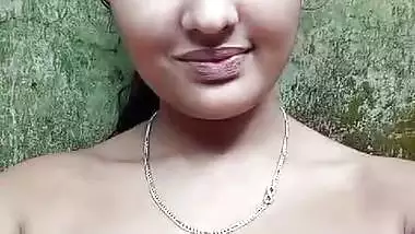 Cute girl outdoor nude video making for boyfriend