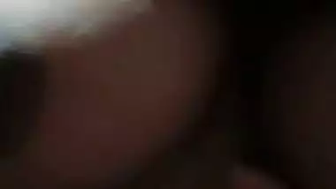 Chubby Bangla lady allows her cousin to press her boobs