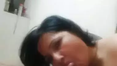 Newly-married Desi couple blowjob sex MMS