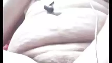 Chubby Bengali bhabhi fingering nude on video call