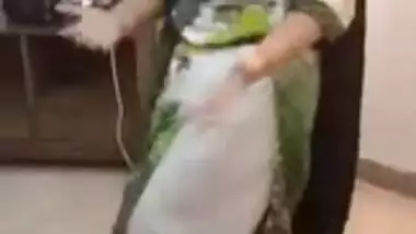 Big ass aunt dance