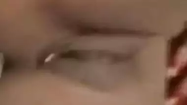 Natural-boobed XXX whore has shaved pussy exposed for Desi fans MMS