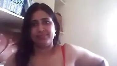 Desi female exposes her sex boobies to look like XXX pornstar on camera