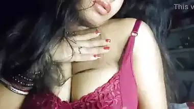 Desi indian bhabhi boobs show