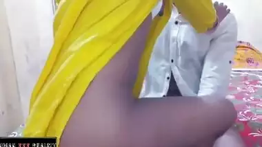 Bhabhi Ke Hath Me Diya Mene Apna Bda Lund Fir Chudai Kari