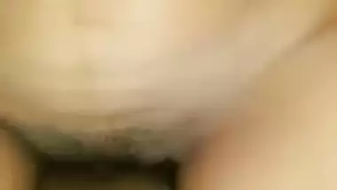 Desi chick slides her XXX pussy on the guy's thick dick in MMS clip