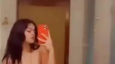 Sexy GF nude pics and viral nude videos spread