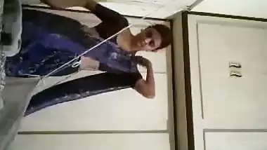 Nude mom wearing saree viral videos taken by son