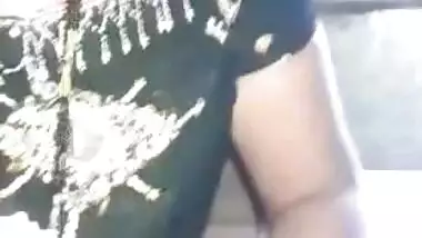 Village Desi XXX girl shows off pussy and gives sexual pleasure on cam