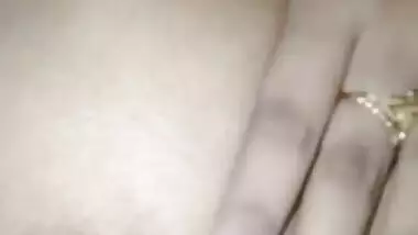 Wet Desi pussy of Indian village girl