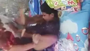 Bhojpuri man's cock is in slit of Desi in XXX self-made MMS video